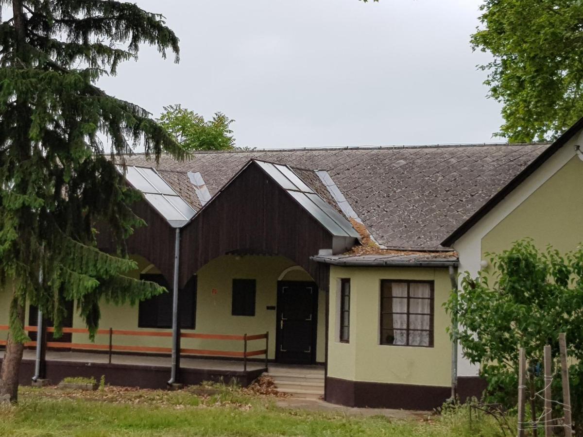 Domus Vendeghaz Ξενοδοχείο Balatonszárszó Εξωτερικό φωτογραφία